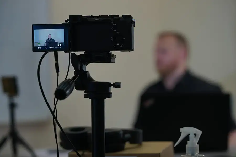 podcast 1 mand med video